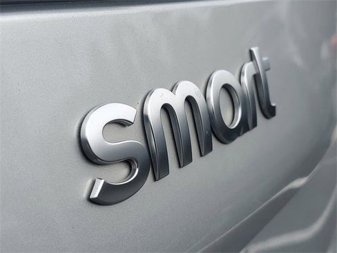 Used 2017 smart fortwo passion image 6