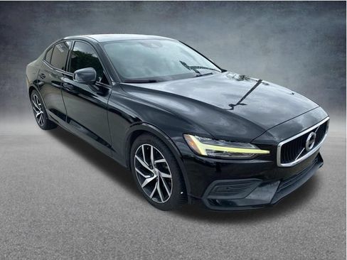 Used 2020 Volvo S60 T5 Momentum FWD image 4