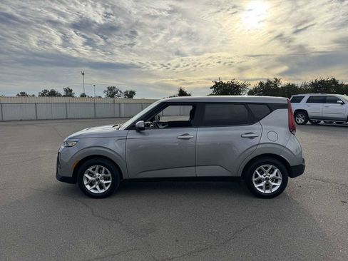 Used 2022 Kia Soul LX w/ Technology Package image 7