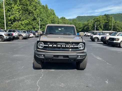 New 2026 Ford Bronco Outer Banks w/ Sasquatch Package AWD/4WD image 2