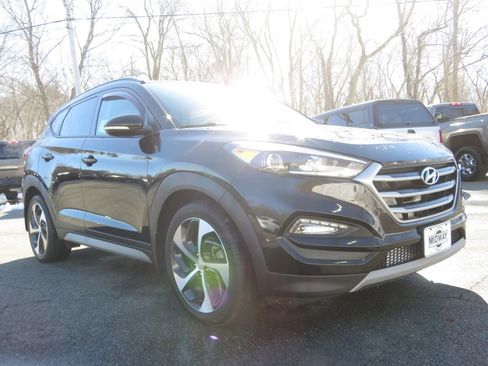 Used 2017 Hyundai Tucson Value w/ Cargo Package image 3