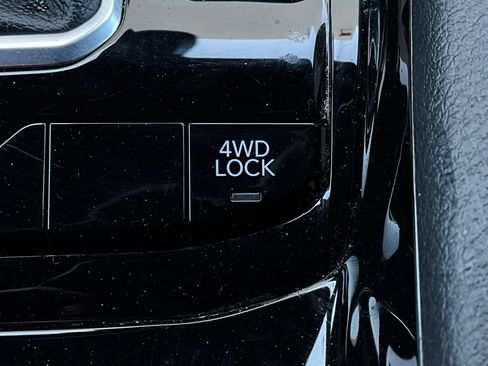 Used 2025 Jeep Compass Limited image 23