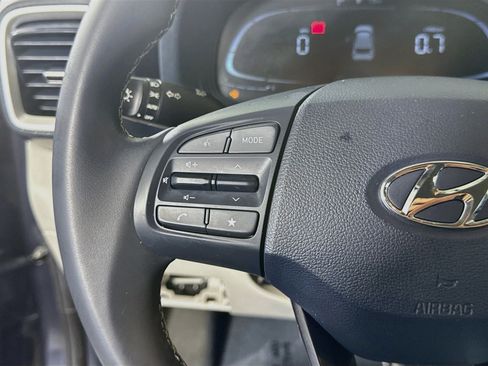 Used 2024 Hyundai Venue Limited FWD image 14