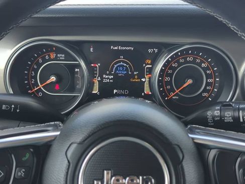 Used 2018 Jeep Wrangler Unlimited Sahara AWD/4WD image 16