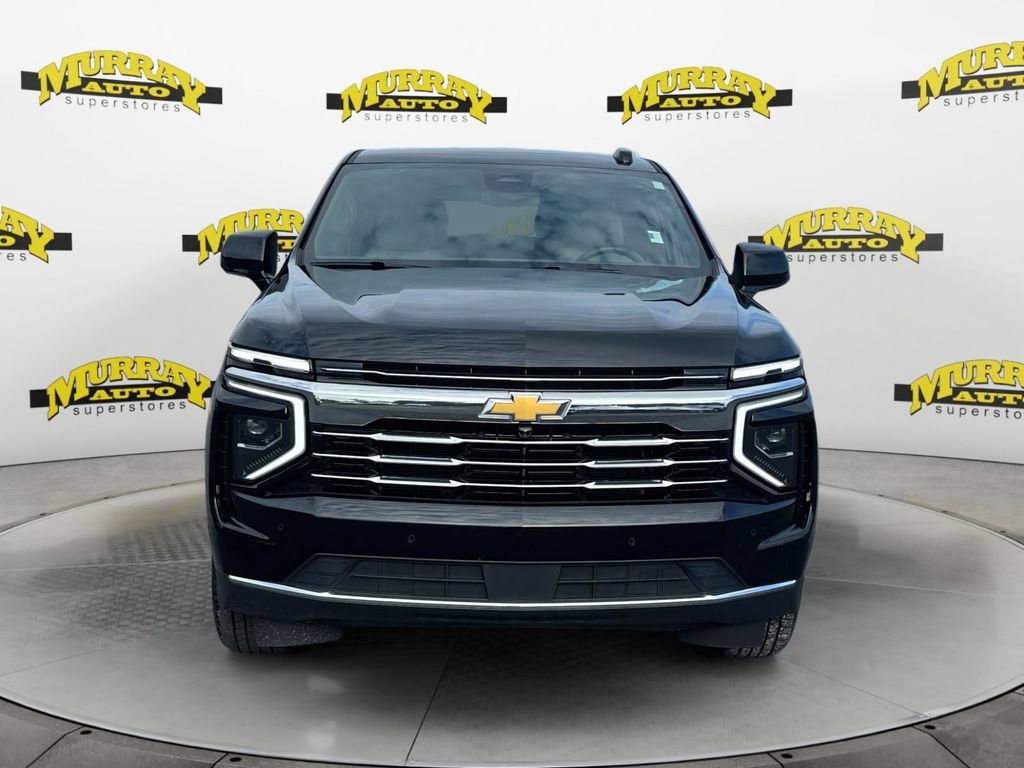 Used 2025 Chevrolet Suburban LT RWD image 11