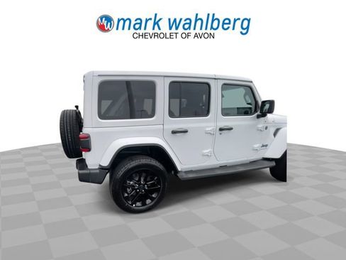 Used 2025 Jeep Wrangler Unlimited Sahara AWD/4WD image 9