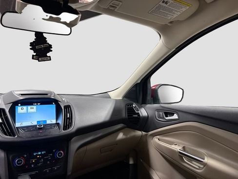 Used 2018 Ford Escape SE w/ SE Sync 3 Package FWD image 17