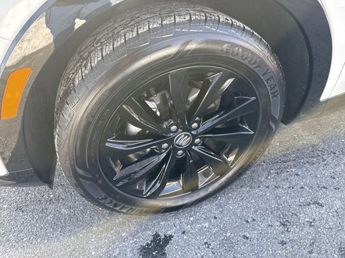 Used 2025 Buick Envista Sport Touring image 12