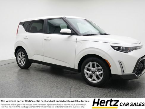 Used 2025 Kia Soul LX w/ LX Technology Package FWD image 1