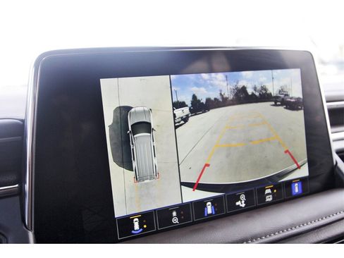 Used 2024 GMC Yukon SLT w/ SLT Premium Package image 26