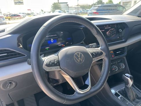 Used 2022 Volkswagen Taos SE FWD image 9
