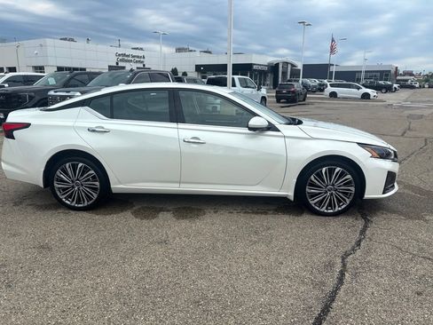 Used 2024 Nissan Altima 2.5 SL AWD/4WD image 4