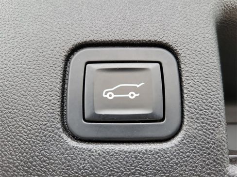 Used 2018 Chevrolet Equinox LT image 9