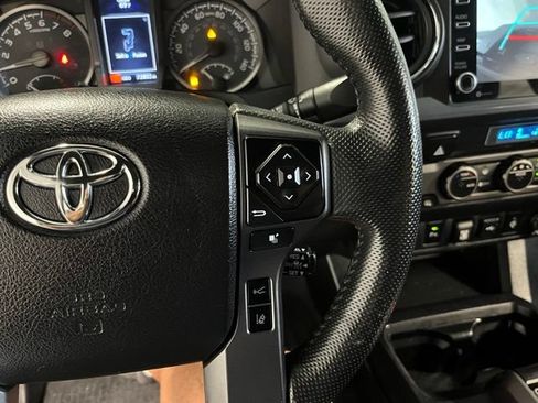 Used 2021 Toyota Tacoma TRD Off-Road w/ Technology Package AWD/4WD image 27