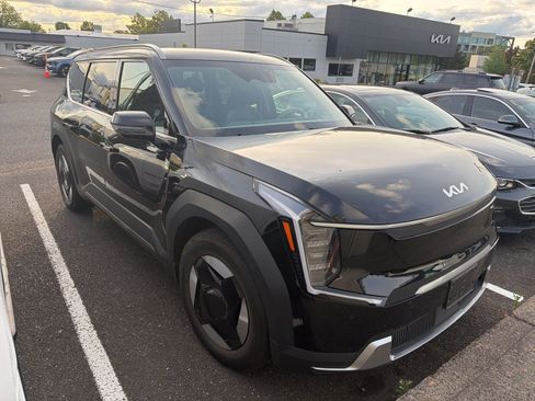 Used 2024 Kia EV9 Wind AWD/4WD image 3