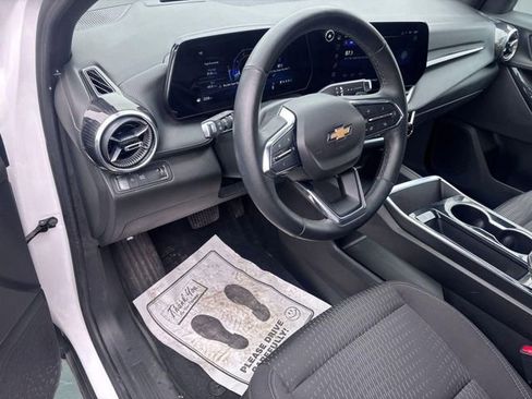 Used 2025 Chevrolet Equinox LT FWD image 9