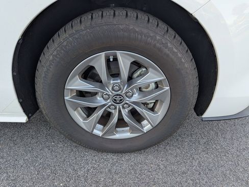 Used 2024 Toyota Sienna LE image 12