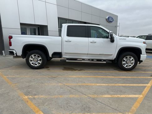 Used 2024 Chevrolet Silverado 2500 High Country w/ Technology Package image 11
