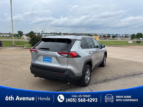 Used 2025 Toyota RAV4 XLE AWD/4WD image 5