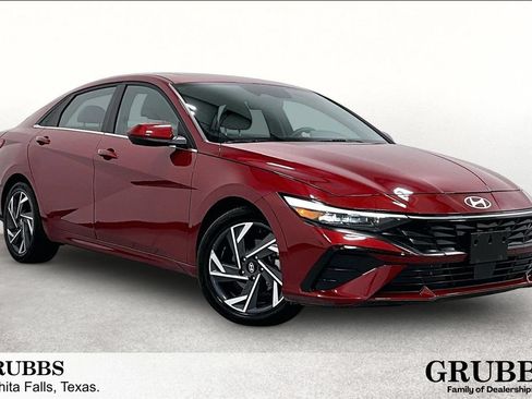 Used 2025 Hyundai Elantra SEL FWD image 1