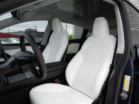 Used 2026 Tesla Model Y Long Range AWD/4WD image 22