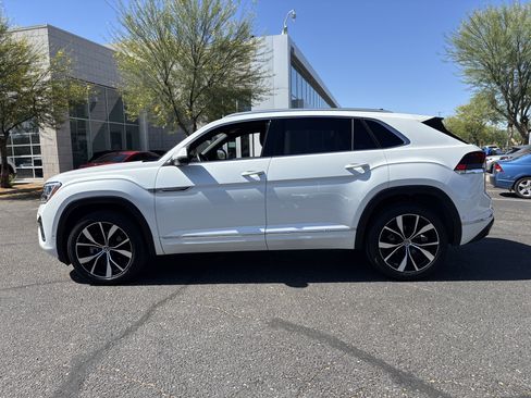 Used 2025 Volkswagen Atlas Cross Sport SEL Premium R-Line image 2