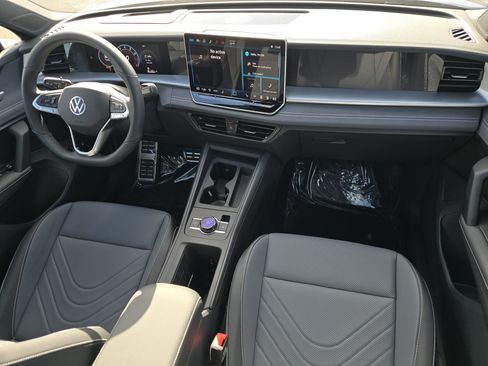 New 2026 Volkswagen Tiguan SE R-Line image 18