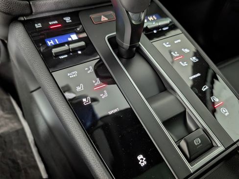 New 2026 Porsche Macan image 28