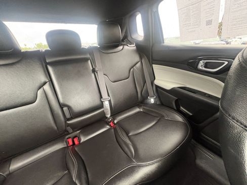 Used 2025 Jeep Compass Limited image 38