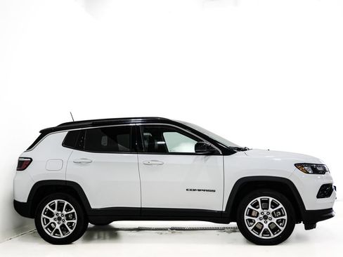 Used 2025 Jeep Compass Limited AWD/4WD image 4