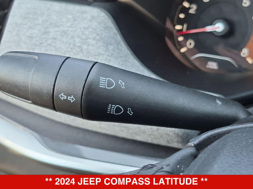 Used 2024 Jeep Compass Latitude AWD/4WD image 26