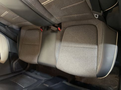 Used 2023 Hyundai Venue Limited image 12