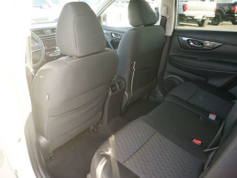 Used 2018 Nissan Rogue SV w/ Premium Package FWD image 11