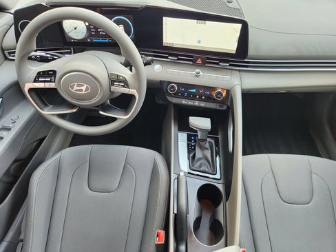 Used 2024 Hyundai Elantra SEL FWD image 27