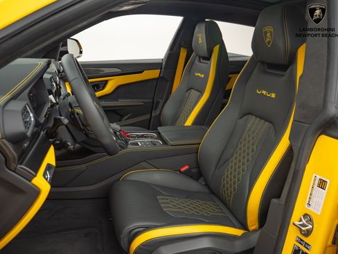 Used 2024 Lamborghini Urus S image 21