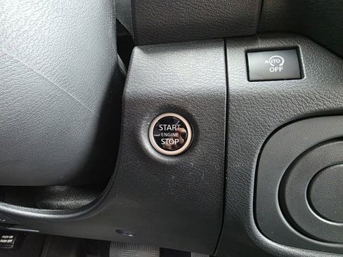 Used 2025 Nissan Frontier SV image 21