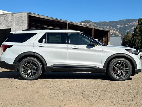 New 2026 Ford Explorer ST-Line w/ ST-Line Street Pack image 4