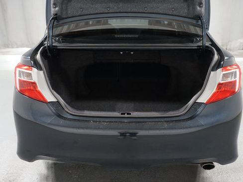 Used 2014 Toyota Camry SE FWD image 29