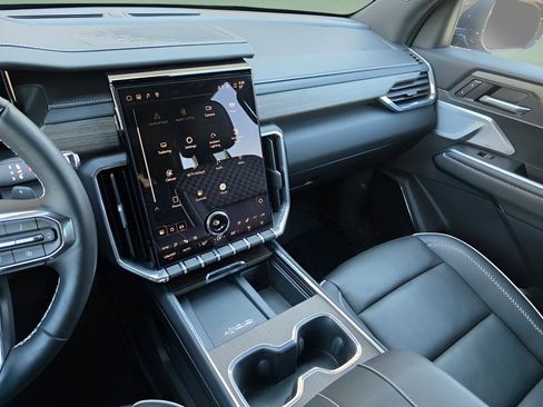 Used 2025 GMC Acadia Denali w/ Super Cruise Package image 31