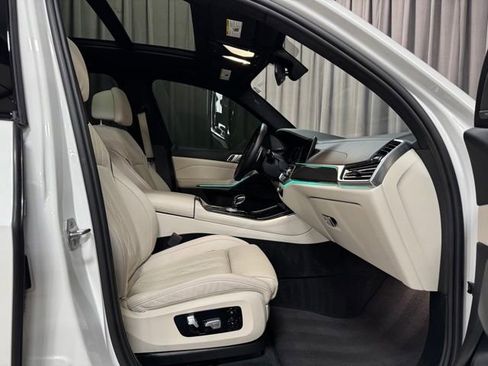 Used 2022 BMW X5 M50i w/ Premium Package image 7