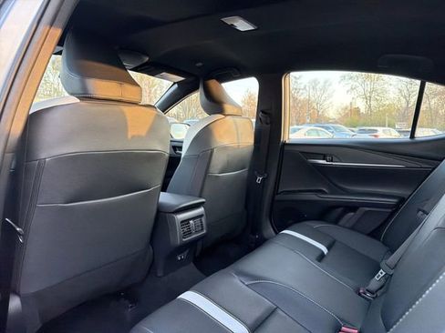 Used 2025 Toyota Camry SE image 13