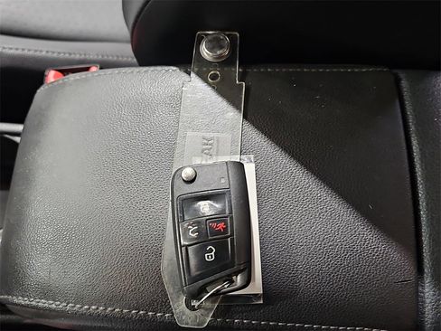 Used 2015 Volkswagen Golf S image 35