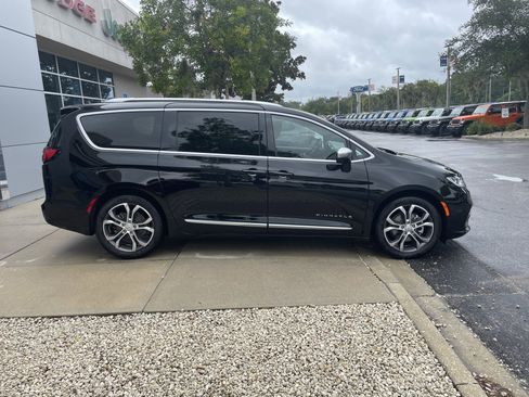 New 2026 Chrysler Pacifica Pinnacle image 8