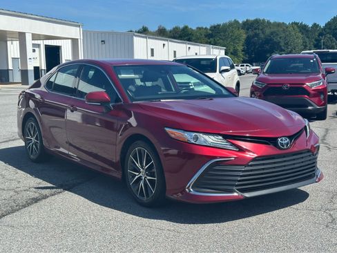 Used 2021 Toyota Camry XLE w/ Navigation Package FWD image 6