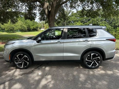 Used 2023 Mitsubishi Outlander SE AWD/4WD image 3