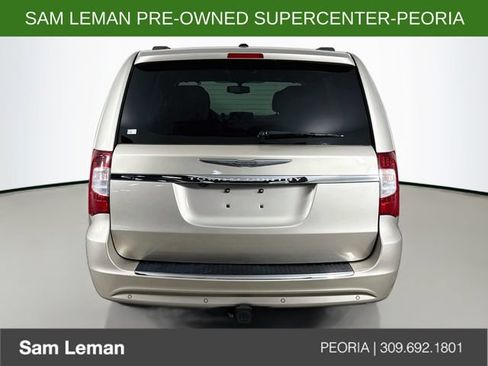 Used 2014 Chrysler Town & Country Touring-L w/ Driver Convenience Group FWD image 6