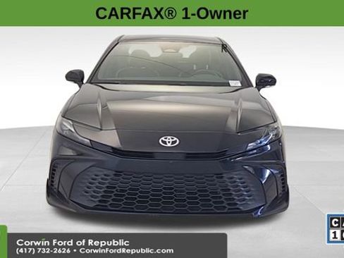 Used 2025 Toyota Camry SE image 2