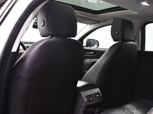 Used 2017 Jaguar XE Premium image 19