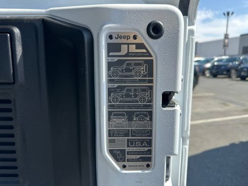 Used 2024 Jeep Wrangler Unlimited AWD/4WD image 28