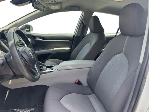 Used 2022 Toyota Camry LE FWD image 9